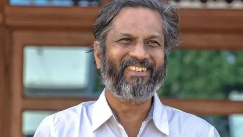 Vembu said that in his experience, trying to combine both approaches by creating a highly disciplined