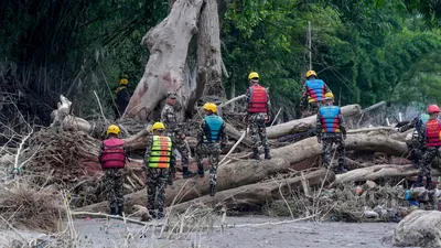 At least 320 Indians are still missing in Nepal , while another 400 remain stranded in Tibet