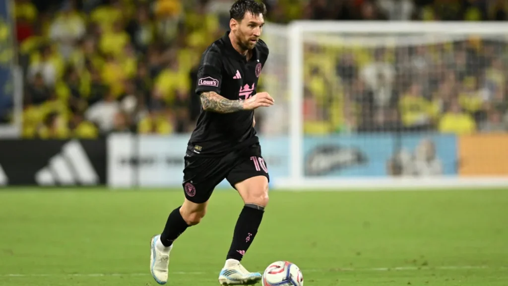 Messi cut inside to his preferred left foot from 12 yards out in the 26th and curled a shot