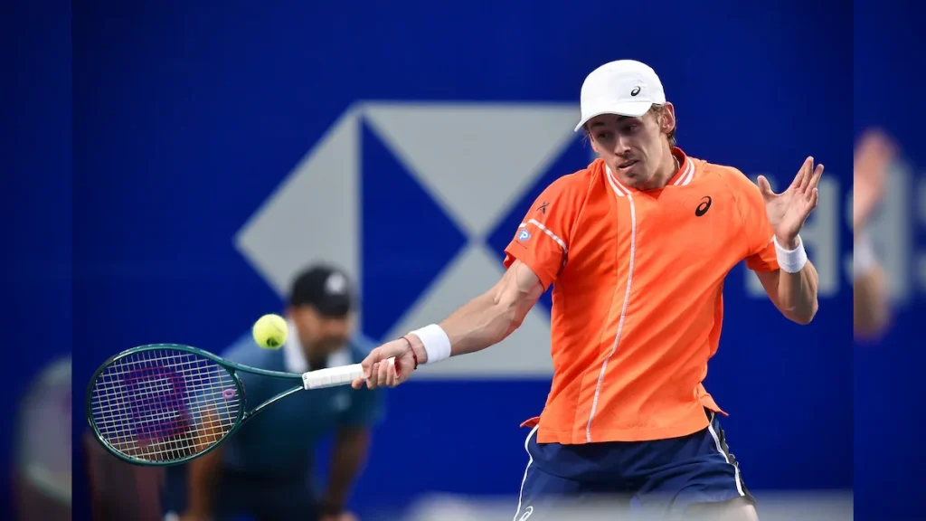 Defending champion Alex de Minaur beat Stefanos Tsitsipas for the first time to reach the semi-finals