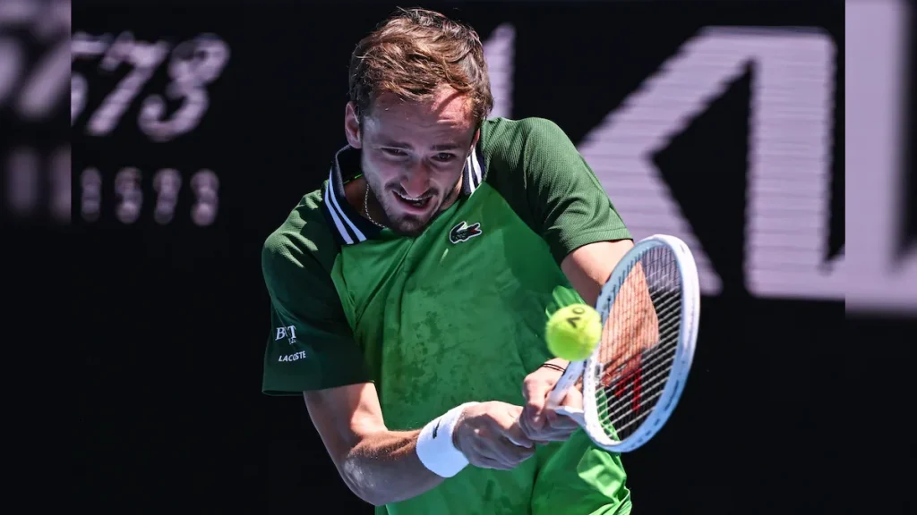 Daniil Medvedev secured a place in the semi-finals of the Dubai Tennis Championships on Thursday