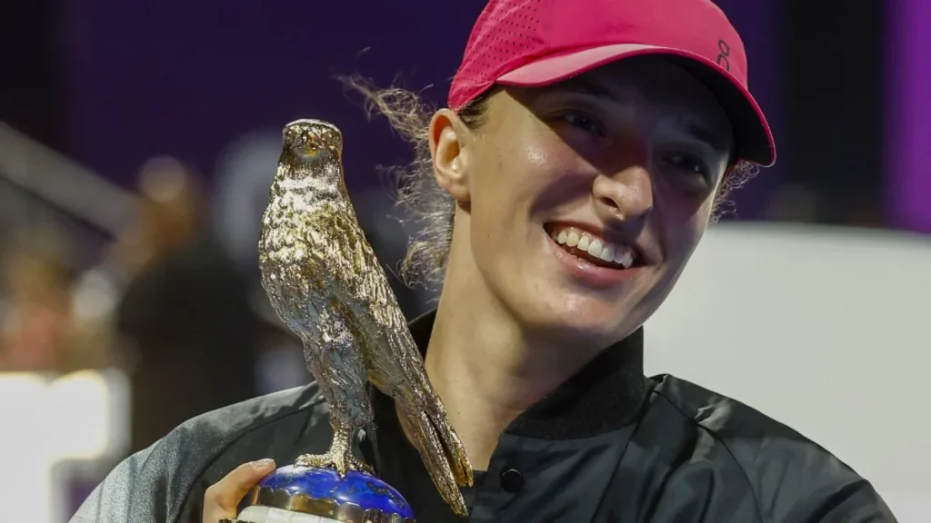Iga Swiatek is one step closer to claiming a rare Doha-Dubai double thanks to a convincing 6-3, 6-2