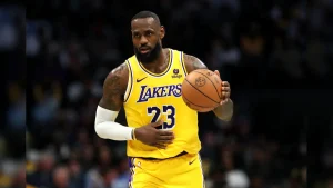 LeBron James became the first NBA player to reach 40,000 career regular-season points on Saturday
