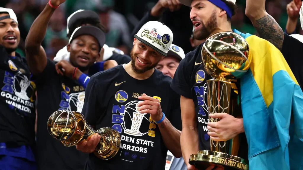 A dazzling performance from Stephen Curry powered the Golden State Warriors to a seventh NBA Finals
