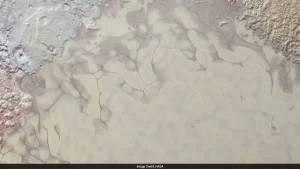 New findings suggest that liquid nitrogen from beneath the icy surface can rise through cracks and reach