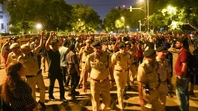 According to police statements made to the Supreme Court, protesters breached multiple barricades