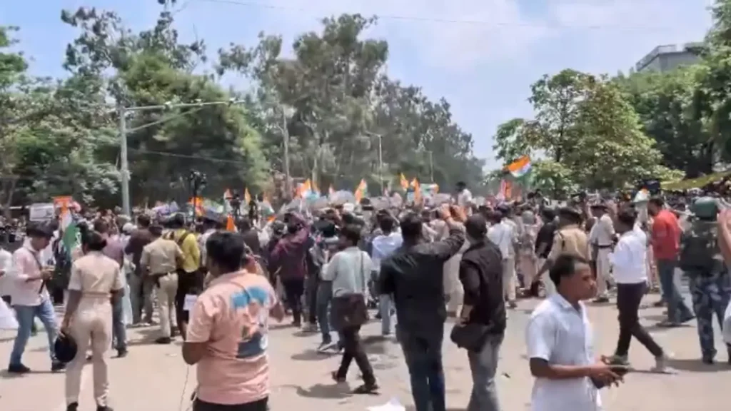 Bihar Cops, Students Clash During March Demanding Cancellation Of Key Exam: result and decisive moments