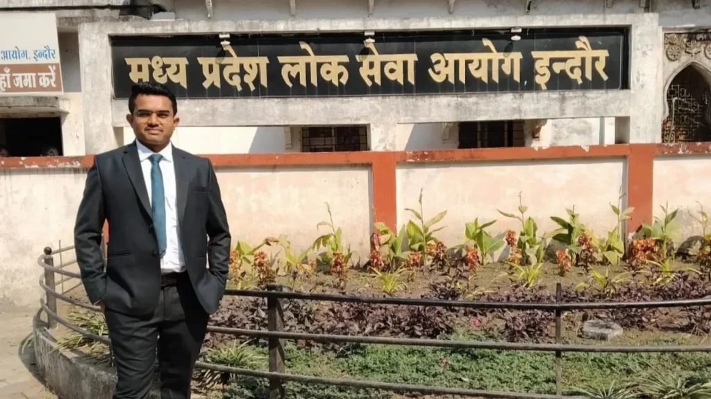 Manoj Pal, a resident of Khapariya village in the Narmadapuram district of Madhya Pradesh, appeared