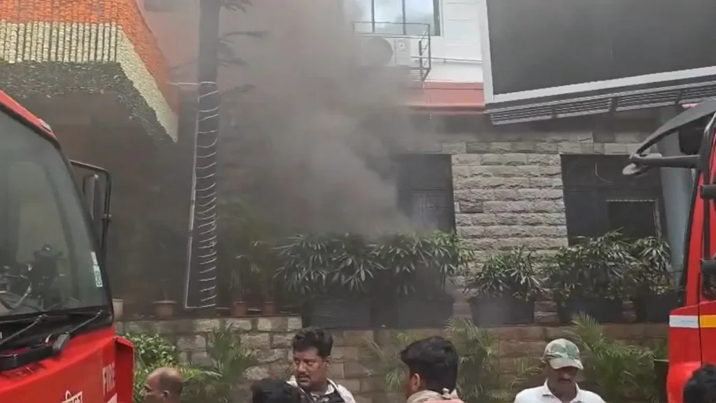 A fire broke out in the basement of the seven-storey Income Tax Office building, Aayakar Bhavan