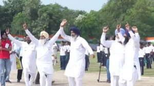 The video, shared by the AAP, shows elderly citizens performing bhangra as part of a tableau showcasing