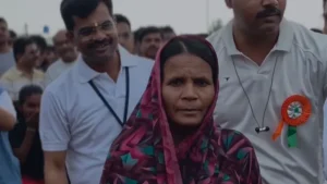 Ramabai Ranveer won a marathon after running barefoot while wearing a sari, leaving behind