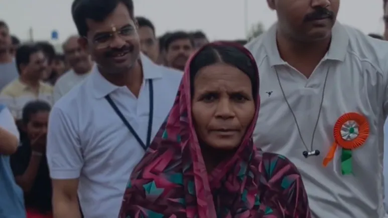 Ramabai Ranveer won a marathon after running barefoot while wearing a sari, leaving behind