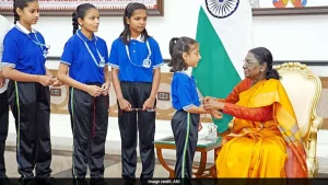After Rakhi Celebrations At Rashtrapati Bhavan, Students Visit War Memorial, Science Centre