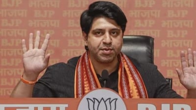 Poonawalla referred to the CJP as a 'bunch of fraudiyaas' and highlighted that the public