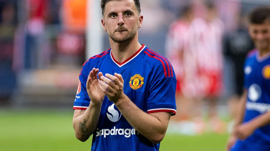 Boss Michael Carrick Being 'Careful' With Mason Mount As Manchester United Draw With PSG