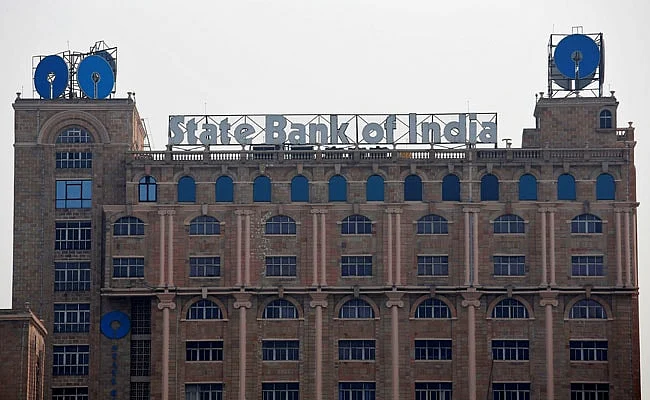 The State Bank of India (SBI) has invited applications for 7,680 regular vacancies for Junior
