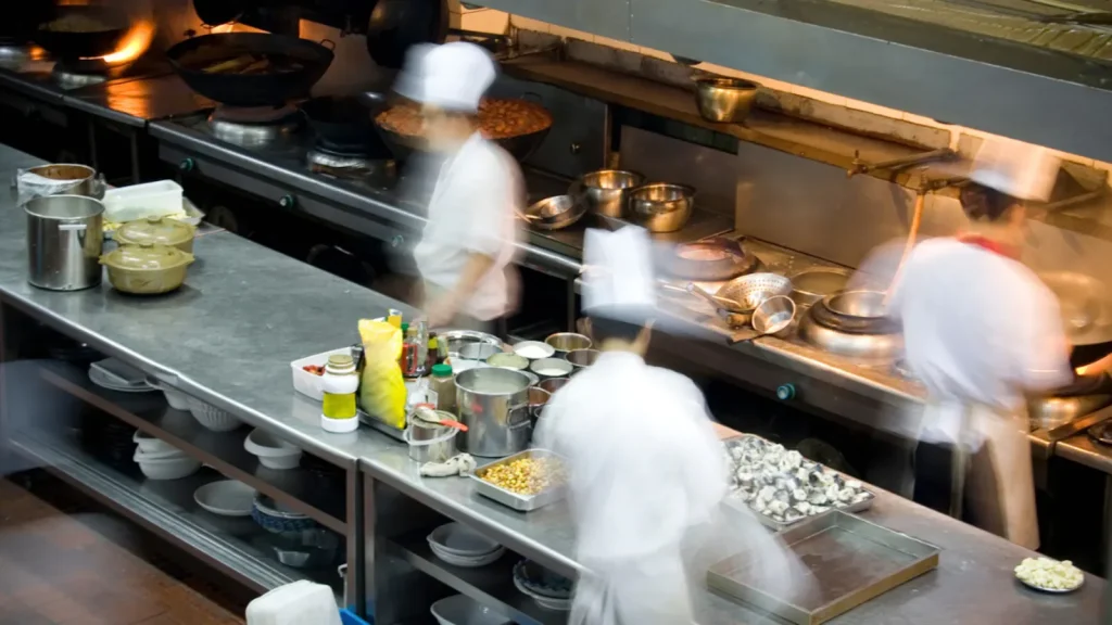 The Maharashtra Food and Drug Administration (FDA) has suspended the food licenses of five outlets