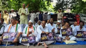 Led by Anand Madhav, a former spokesperson of the Bihar unit of the Congress, the dharna was