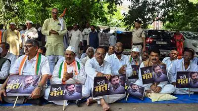 Led by Anand Madhav, a former spokesperson of the Bihar unit of the Congress, the dharna was