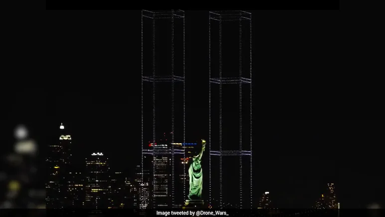 Titled "2,977 Lights Over New York Harbour", the public art installation featured 2,977