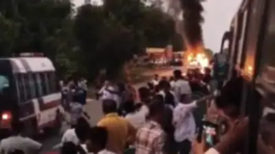Late Monday evening, twelve pilgrims traveling to the Ambaji temple were injured when