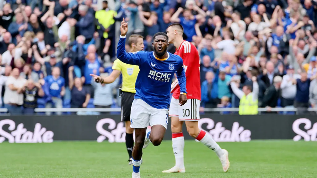 Ainsley Maitland-Niles marked his Everton debut with a superb strike with virtually the last