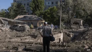 Russia has resumed its strikes on Kyiv after a three-day pause that coincided with the visit