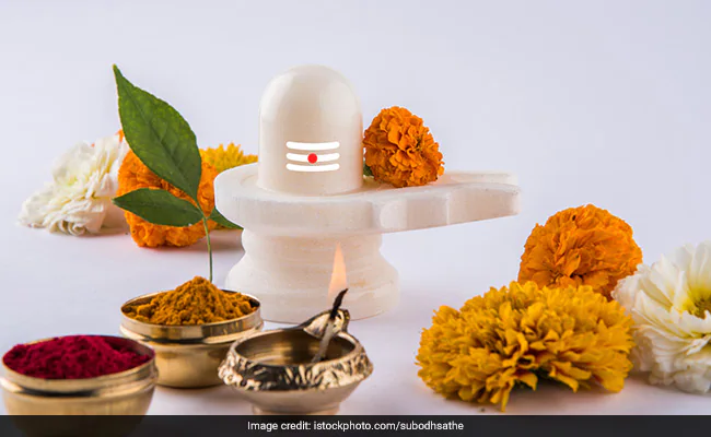 Fasting is considered a type of yoga and on Maha Shivratri, it is practiced as a means
