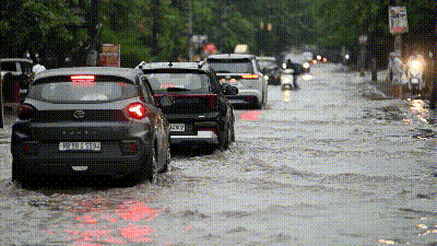 Delhi-NCR received non-stop rainfall on Janmashtami, causing waterlogging and traffic snarls