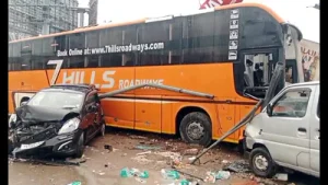 Man killed after bus rams eatery on NH-44 near Hyderabad