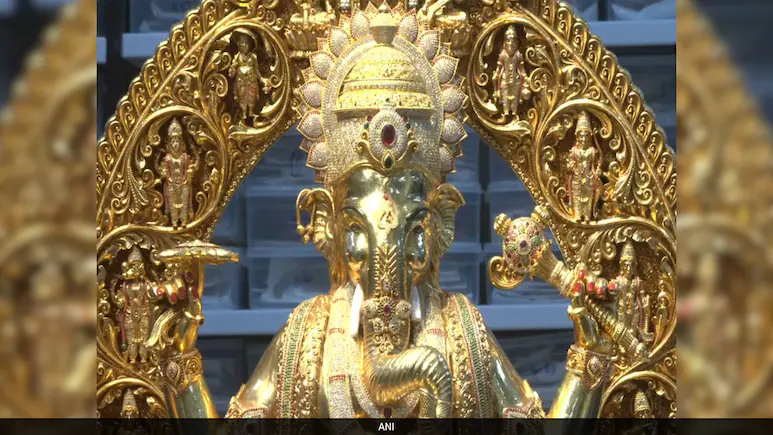 24-Carat Gold-Plated Ganesha Idol With 3.8 Lakh Diamonds Draws Crowds In Hyderabad