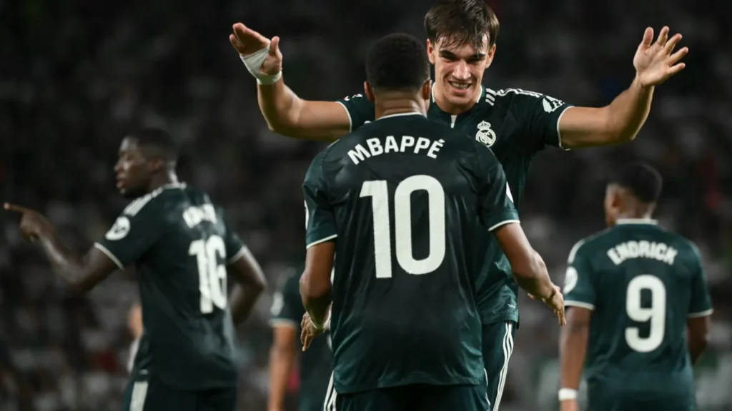 Real Madrid substitute Carlos Espi snatched his team a last-gasp 3-2 victory at Elche