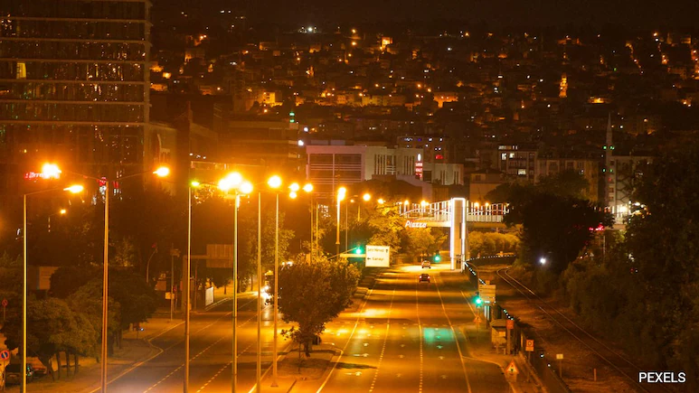Delhi To receives 20,000 Smart Street Lights By Diwali With Real-Time Monitoring