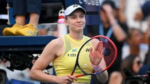 Elena Rybakina ended Zheng Qinwen's spirited US Open run with a three-set victory on Wednesday