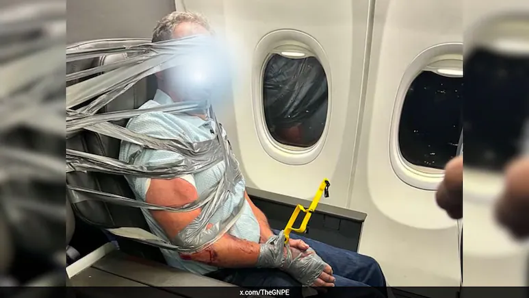 Juan Mejia, a passenger on the flight and a former law enforcement officer, told ABC News that