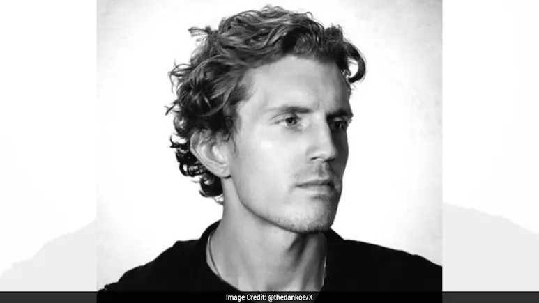 American author Dan Koe has shared a post about how spending time alone can help people make