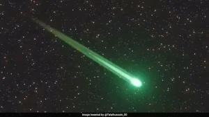 Stunning 'Devil Comet' Could Photobomb This April's Total Solar Eclipse