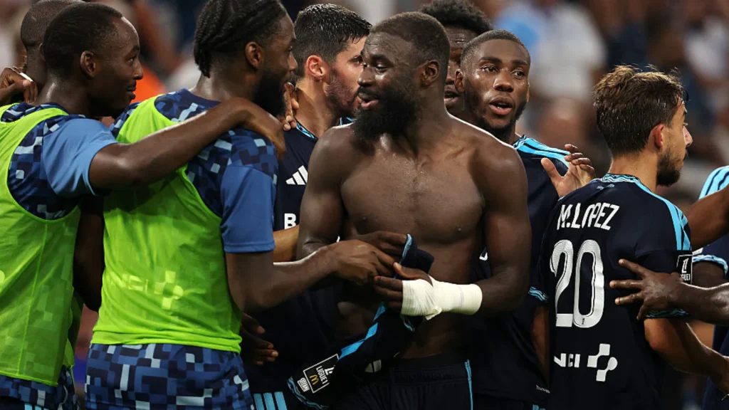 Lassine Sinayoko scored a hat-trick as Paris FC continued their unbeaten start to the Ligue 1