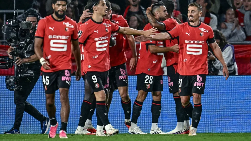 Adrien Thomasson scored the only goal of the game as Rennes went provisionally top of Ligue 1
