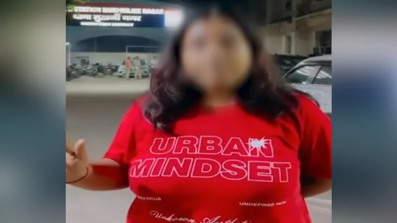 A Comment On Delhi University Student's 'Urban Mindset' T-Shirt Before Harassment — "Looks Great"
