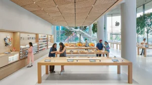 Paytm CEO Vijay Shekhar Sharma is suggesting that iPhone users in India should receives