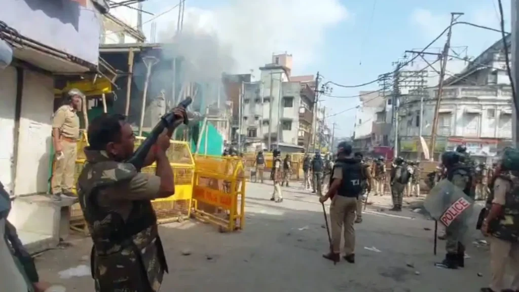 Tear Gas, Lathi Charge In Protesters vs Cops Over Ujjain Mosque Removal