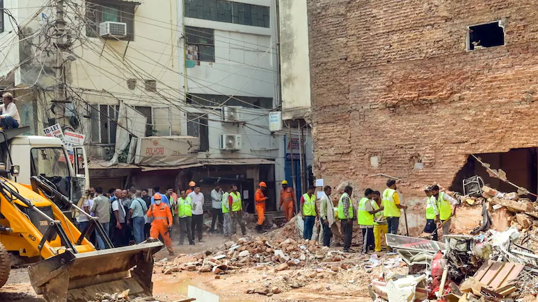 I went to a friend's place to freshen up and the building collapsed