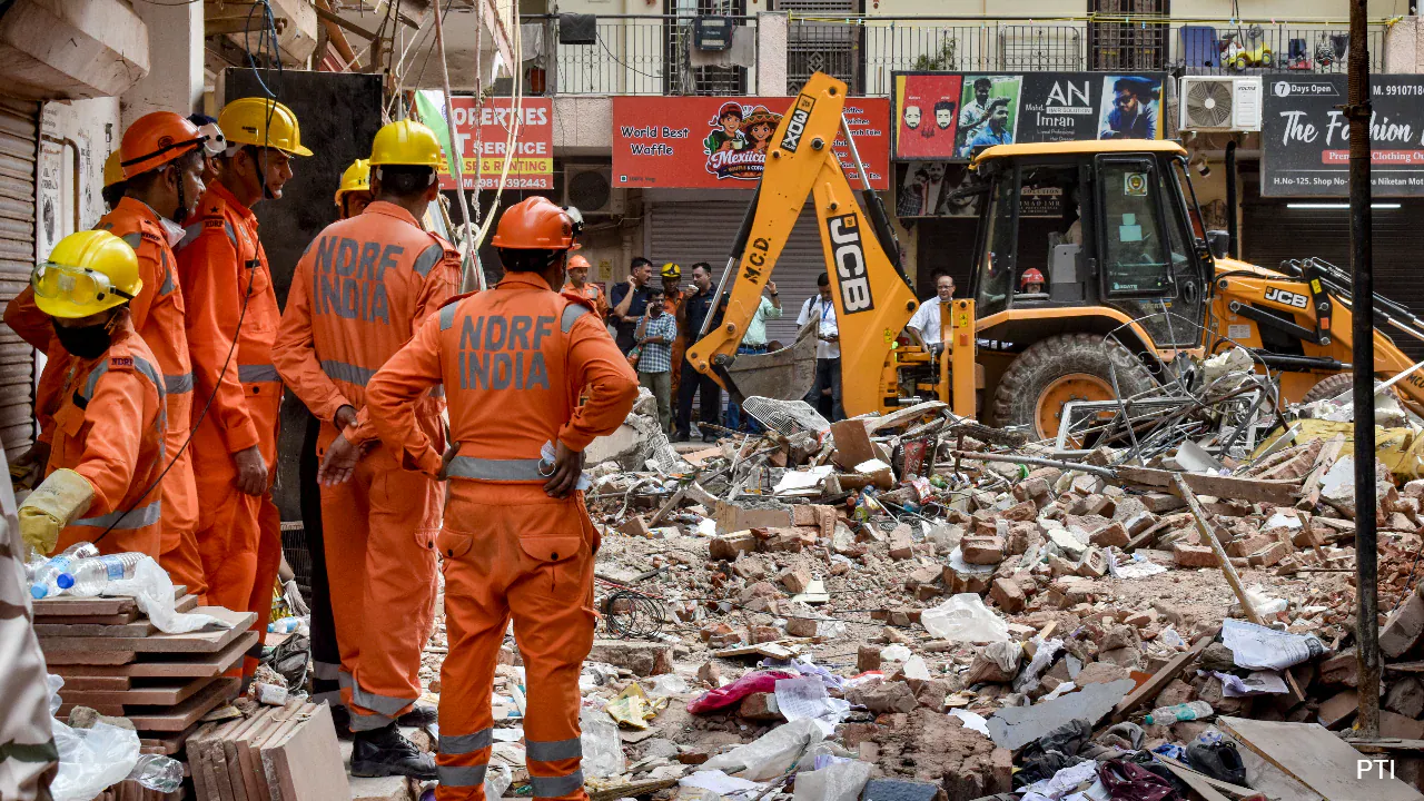 I went to a friend's place to freshen up and the building collapsed