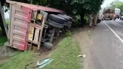 5 killed, 5 injured as dumper rams tempo in Uttar Pradesh's Sambhal