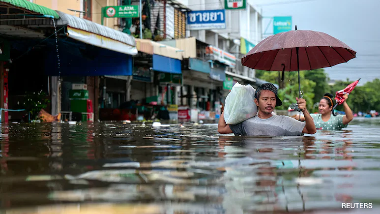 Bangkok Residents Battle Flooded Streets, 7 Lakh Affected — "Stressful"