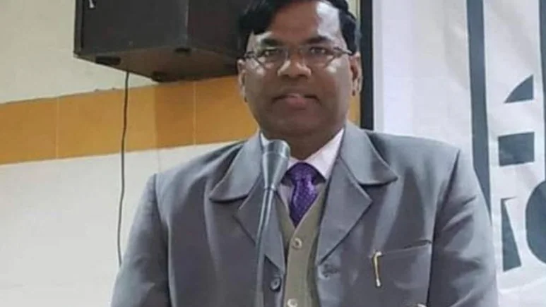 With this judgment, Diwakar's court has awarded the death penalty to 23 people in 11 cases over