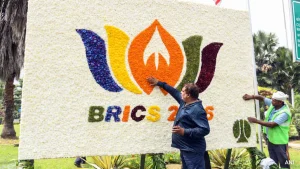 The decalaration will stress that "dialogue and diplomacy are the way forward" to end conflicts