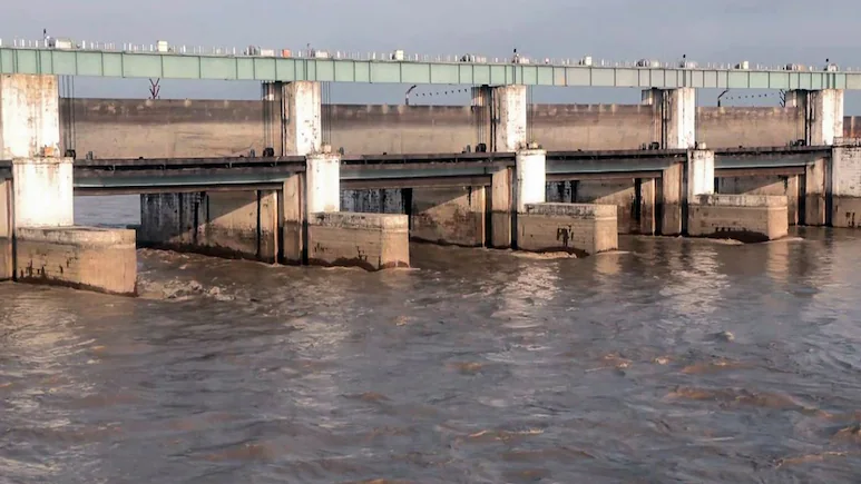 How Many Major Rivers Flow From Nepal Into India?