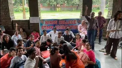 The protest led by the Hindu College Staff Association (HCSA) escalated on Friday